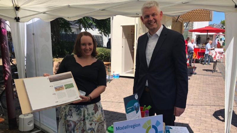Neues über die regionale Bioökonomie: Staatssekretär Dammermann zu Besuch in Merzenich